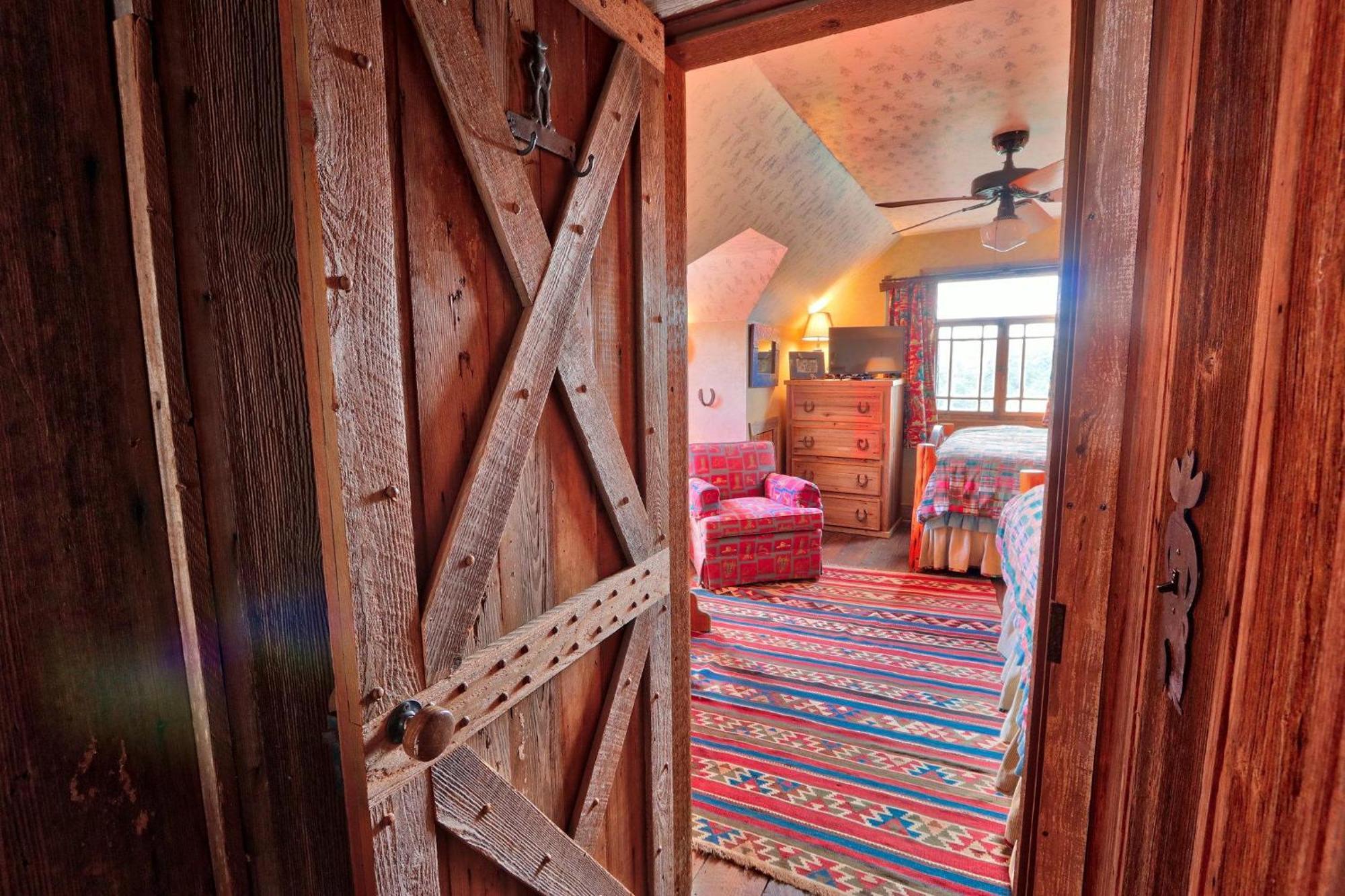 Log Cabin At Old Glory Ranch Wimberley Exterior foto