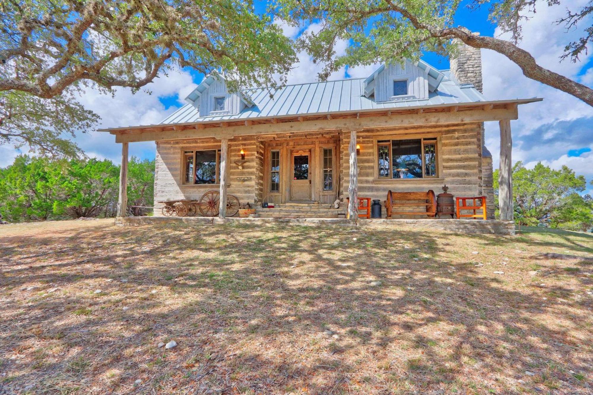Log Cabin At Old Glory Ranch Wimberley Exterior foto