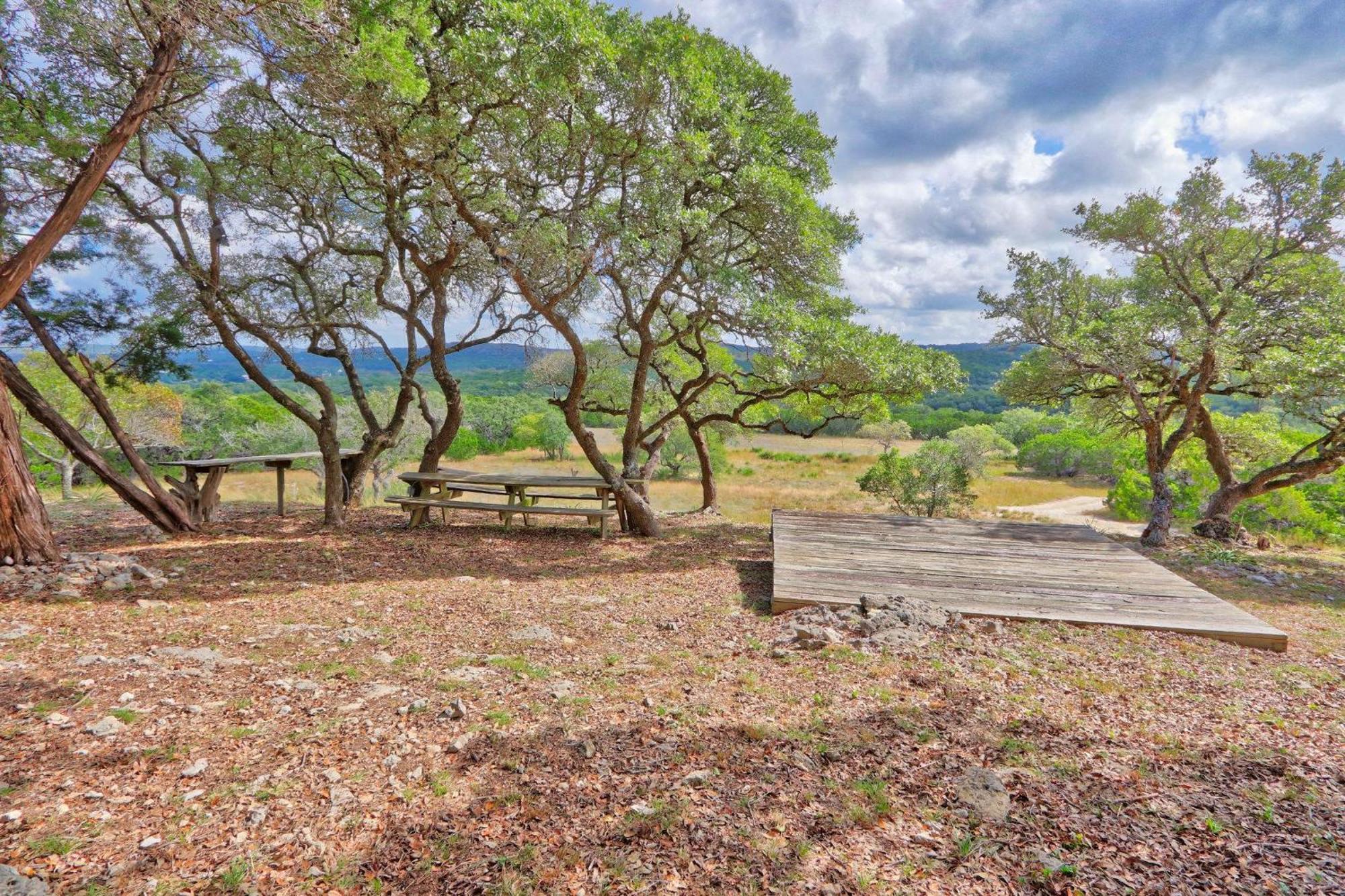 Log Cabin At Old Glory Ranch Wimberley Exterior foto