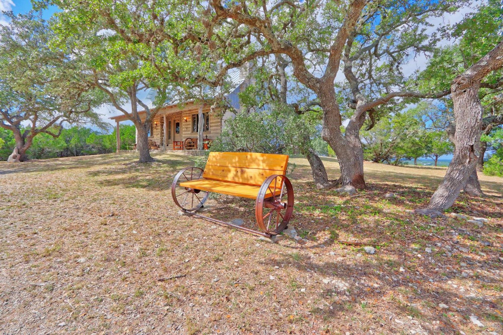 Log Cabin At Old Glory Ranch Wimberley Exterior foto